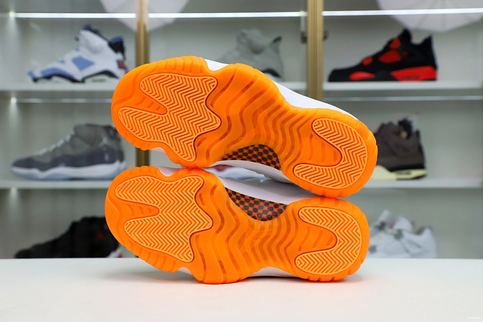 11 CITRUS' 'BRIGHT WMNS LOW RETRO JORDAN AIR 1104